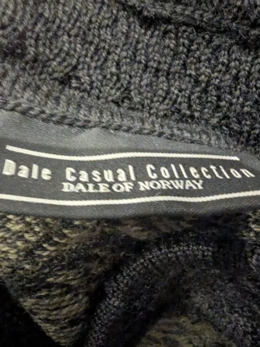 Vintage Dale of Norway black & green Wool cardigan sweater Women's Size Med